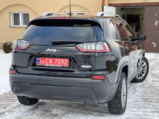 Jeep Cherokee - фото 3