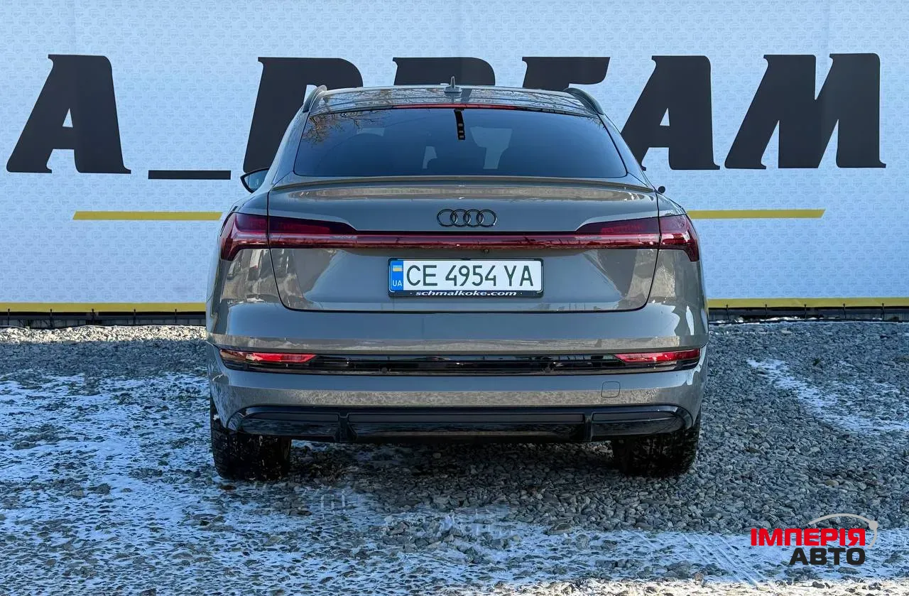 Audi e-tron - фото 7