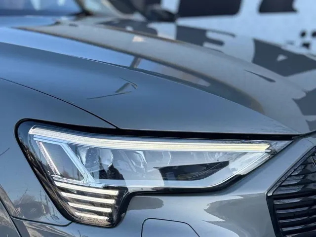 Audi e-tron - фото 4