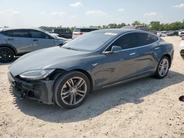 Tesla Model S - фото 1