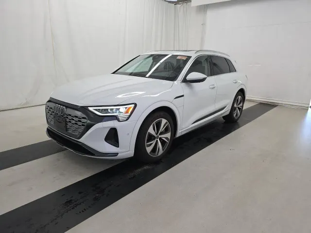 Audi Q8 e-tron - фото 2