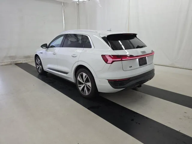Audi Q8 e-tron - фото 3