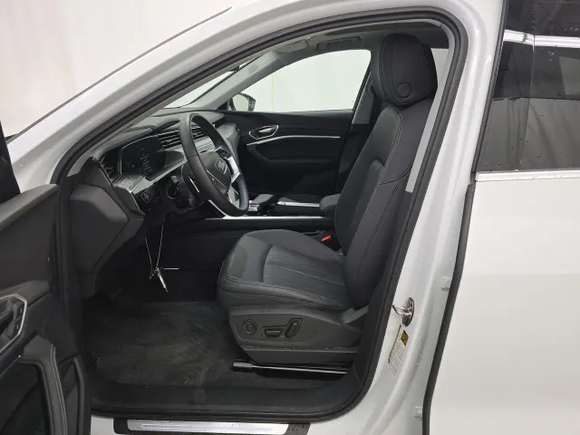 Audi Q8 e-tron - фото 5