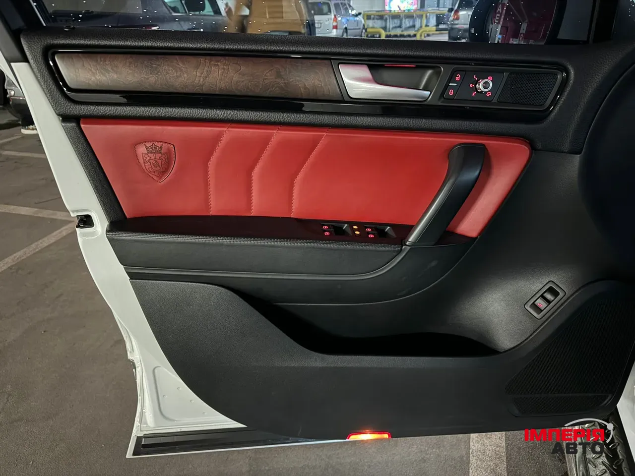 Volkswagen Touareg - фото 8