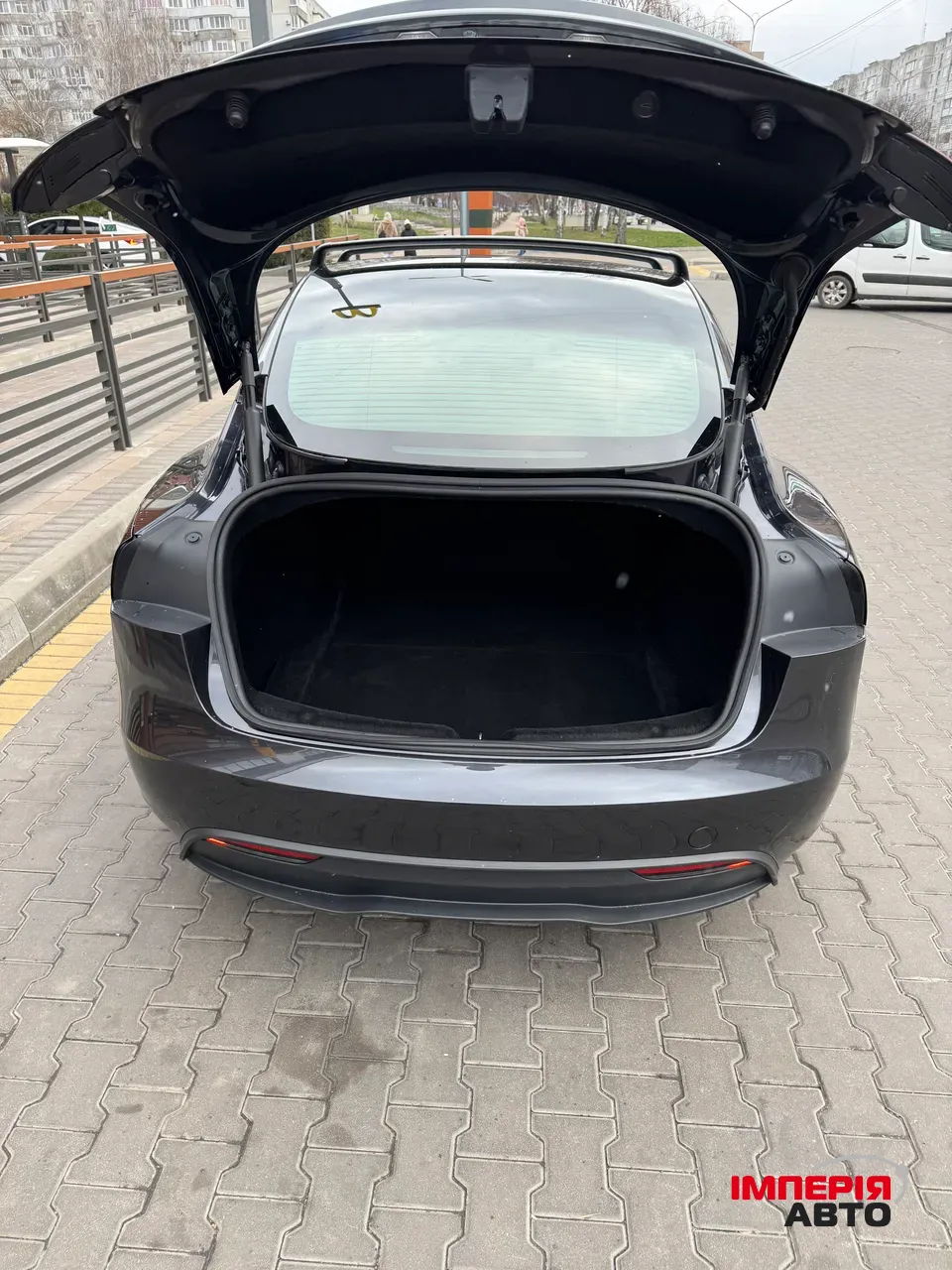 Tesla Model 3 - фото 8