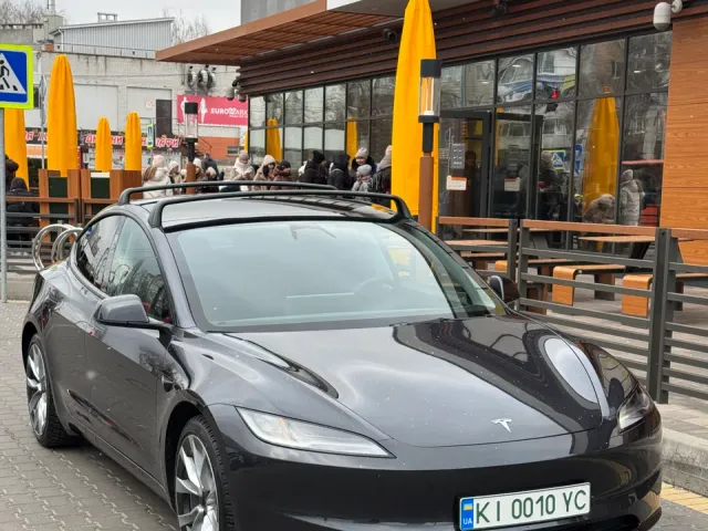 Tesla Model 3 - фото 1
