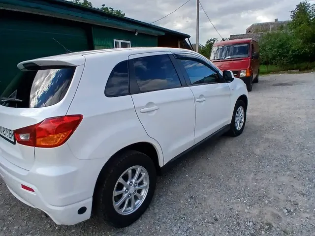 Mitsubishi RVR - фото 3