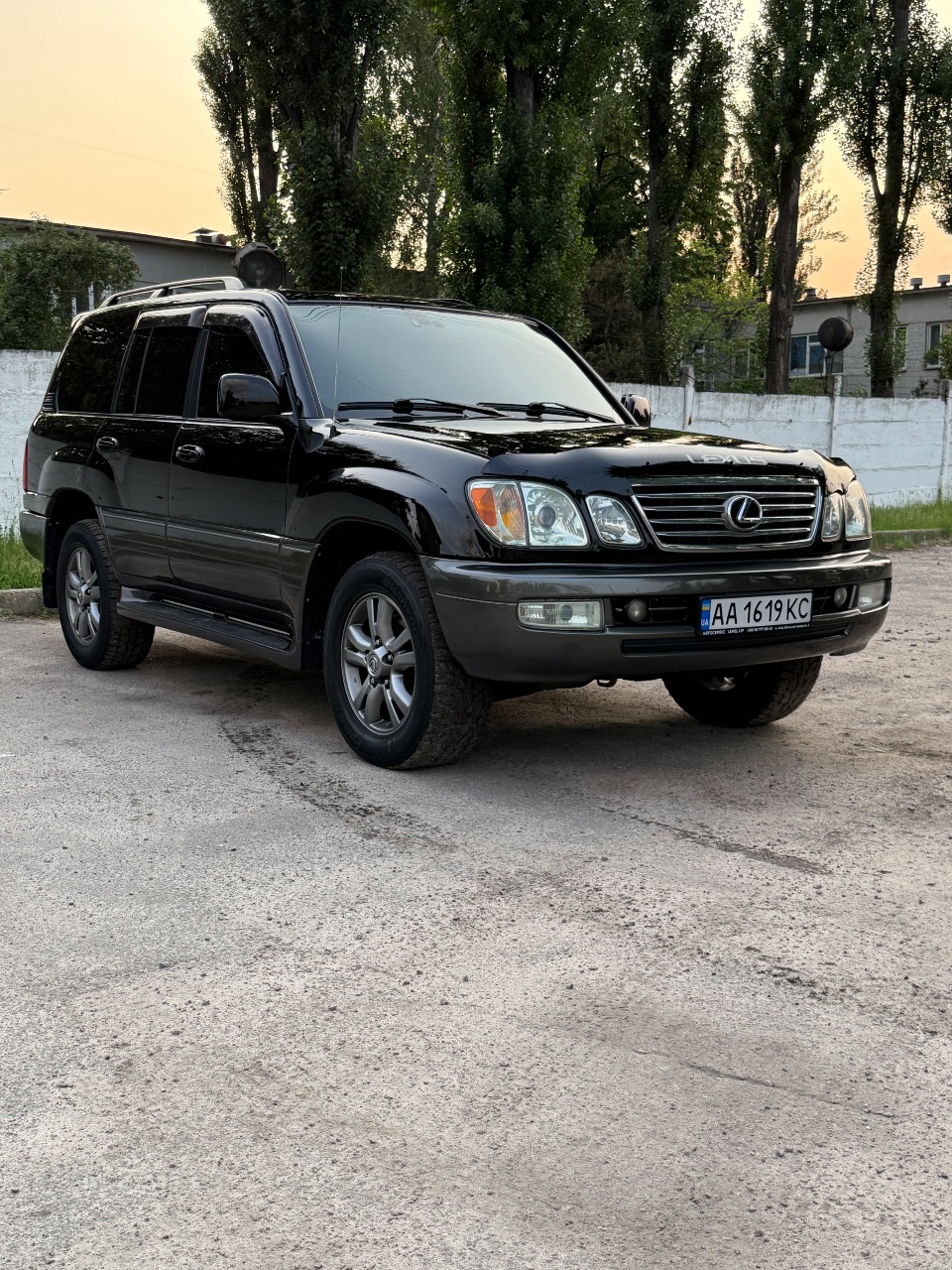 Lexus LX - фото 1