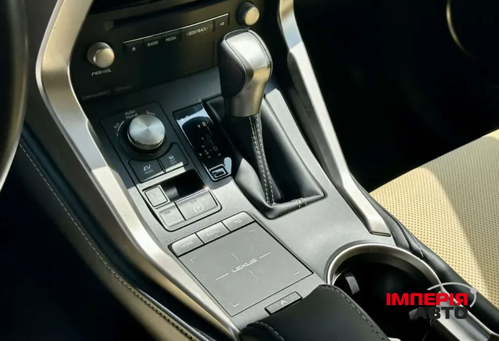 Lexus NX - фото 11