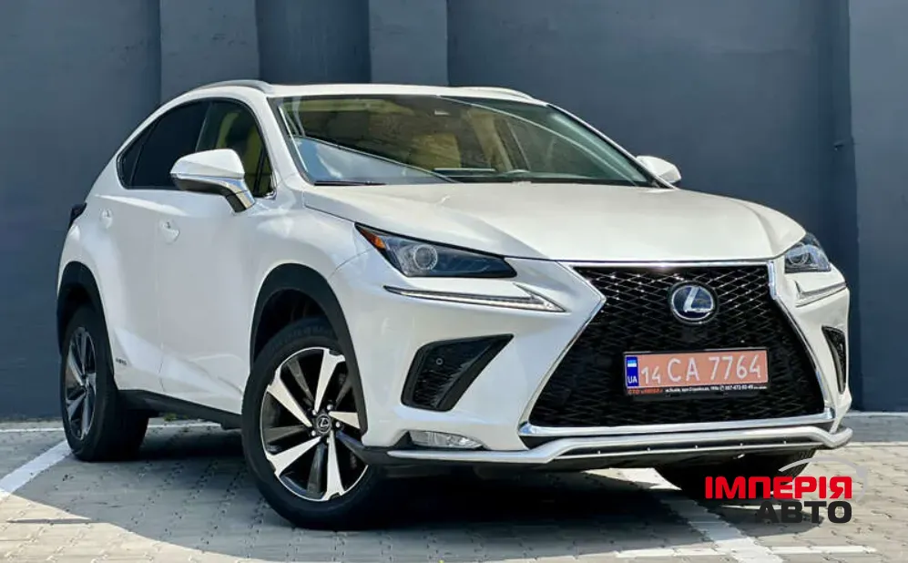 Lexus NX - фото 1