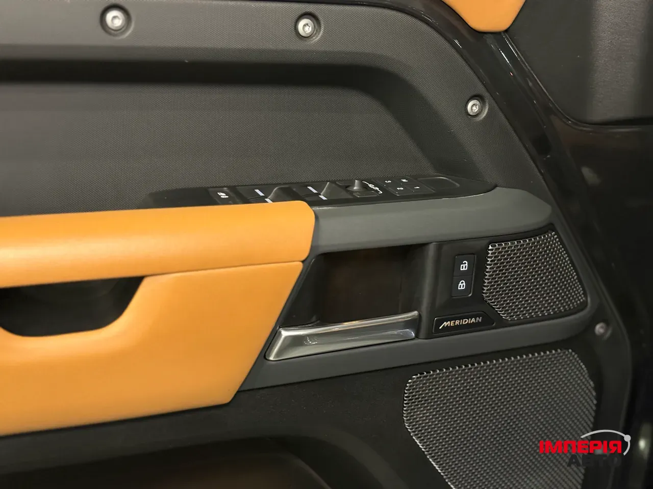 Land Rover Defender - фото 16