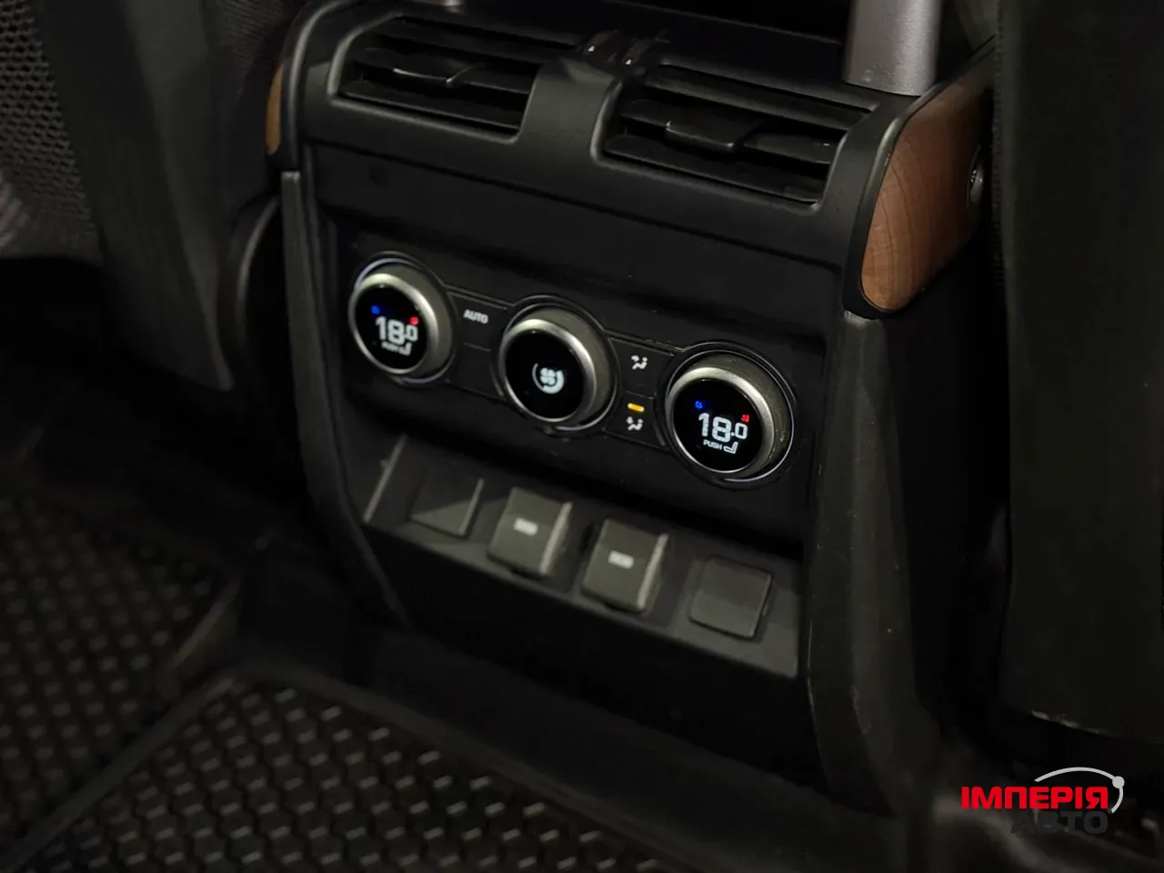 Land Rover Defender - фото 20