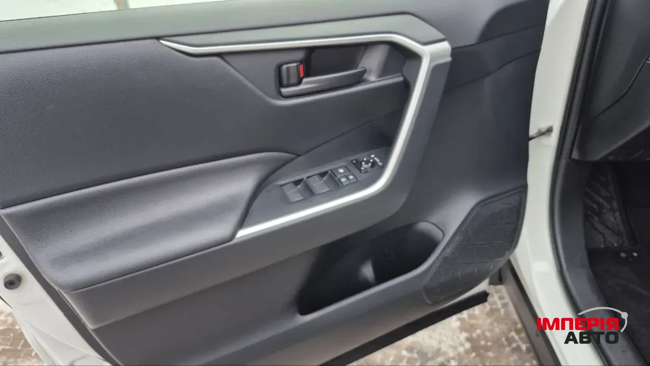 Toyota RAV4 - фото 11