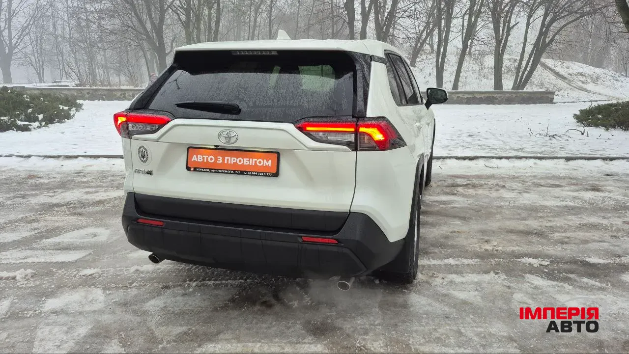Toyota RAV4 - фото 6