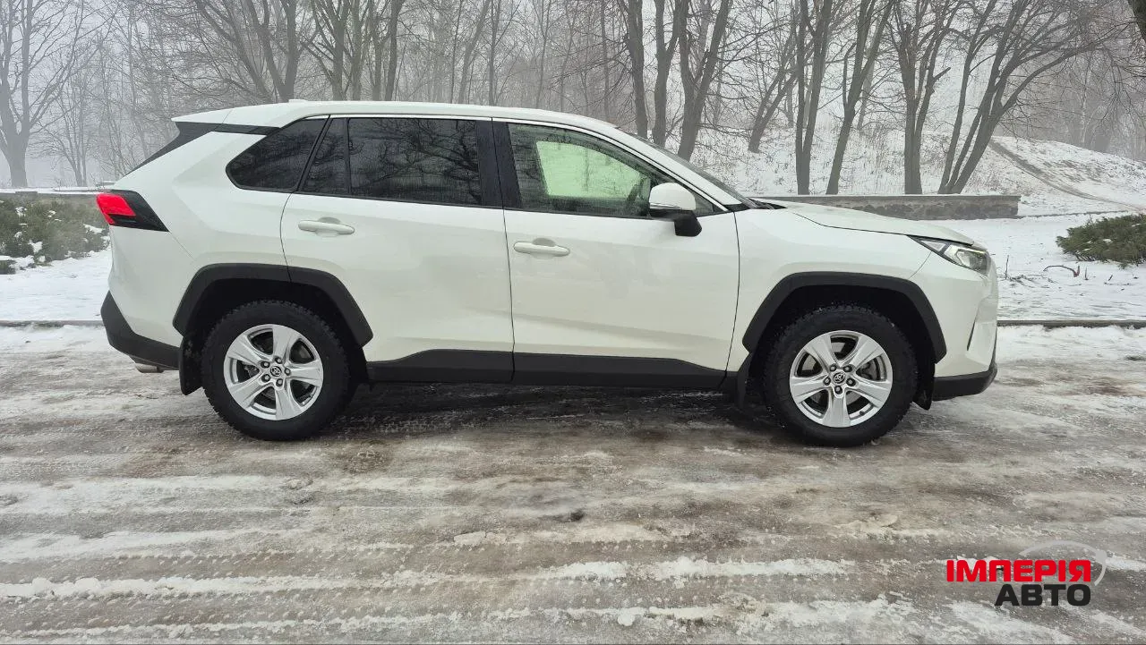 Toyota RAV4 - фото 4