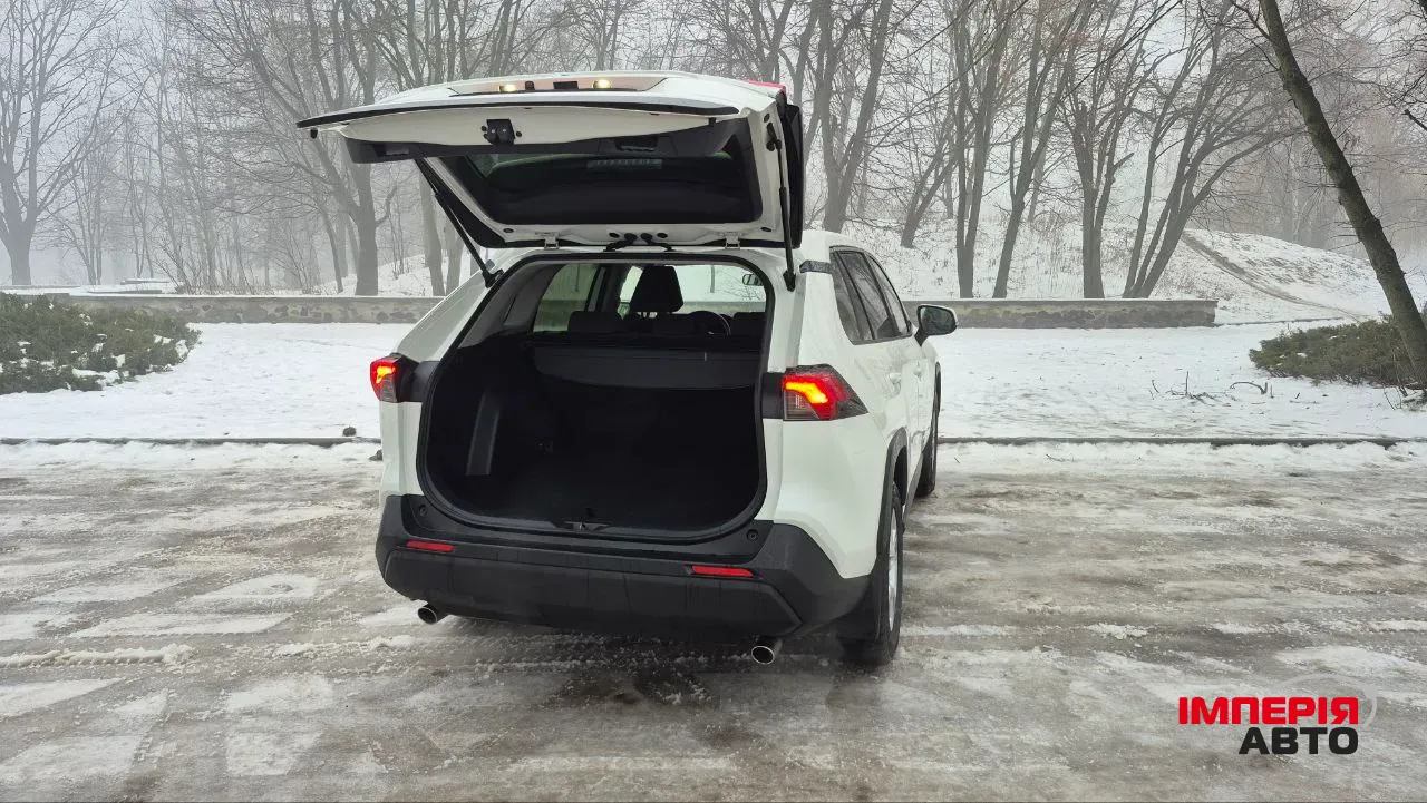 Toyota RAV4 - фото 9