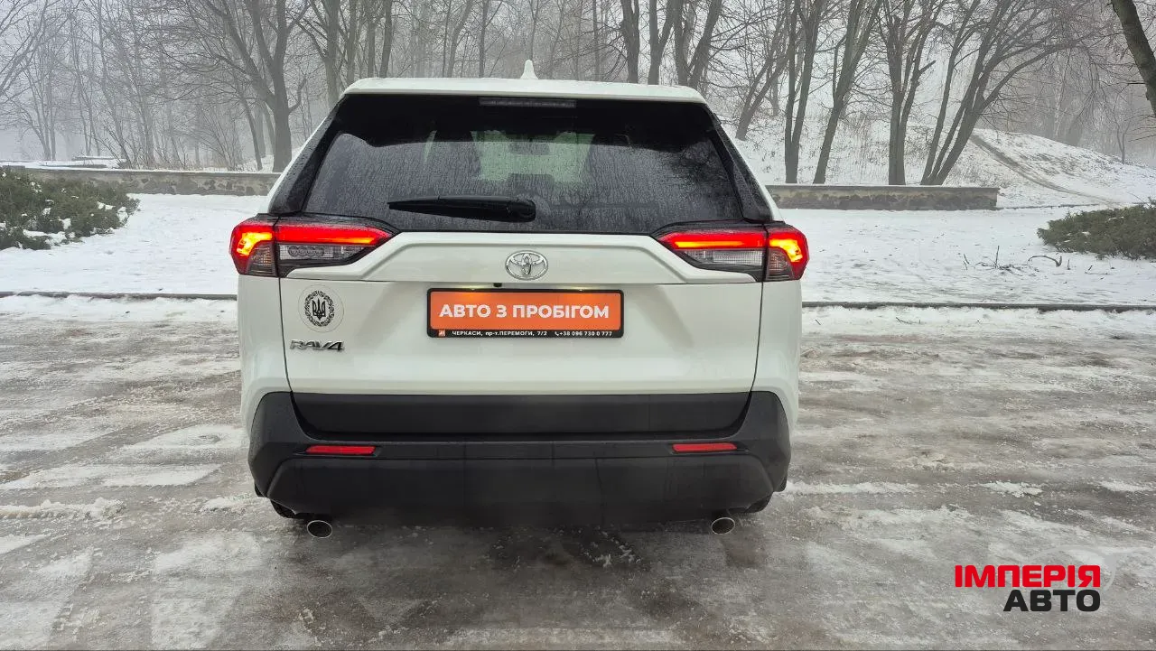 Toyota RAV4 - фото 7