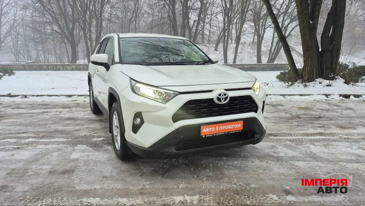 Toyota RAV4 - фото 3