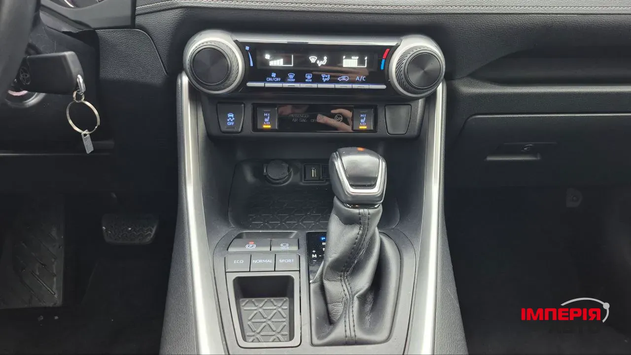 Toyota RAV4 - фото 18