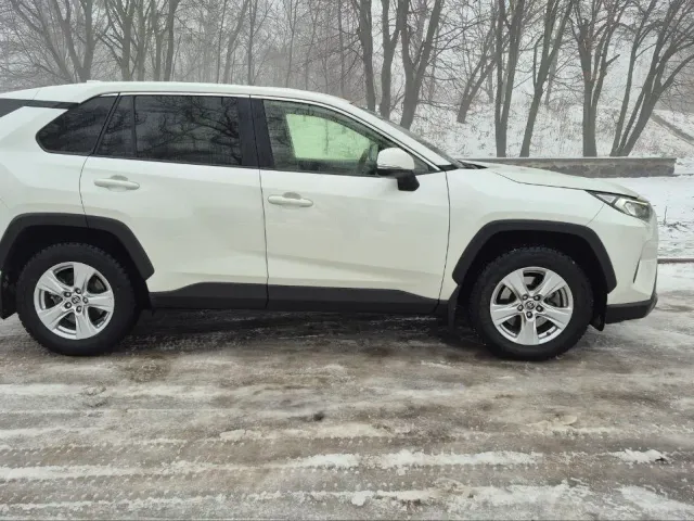 Toyota RAV4 - фото 4