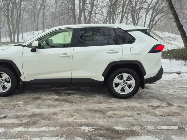 Toyota RAV4 - фото 5