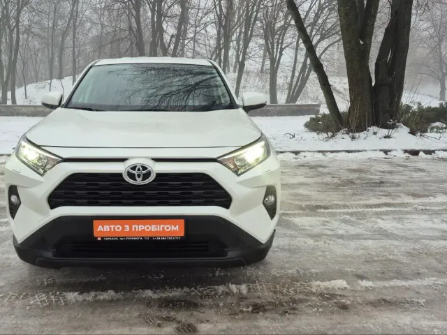 Toyota RAV4 - фото 2
