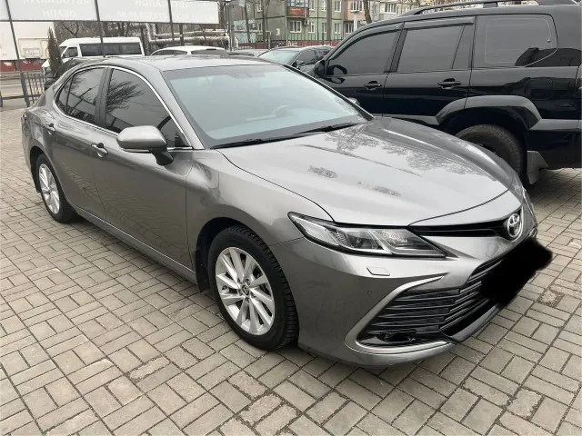 Toyota Camry - фото 1