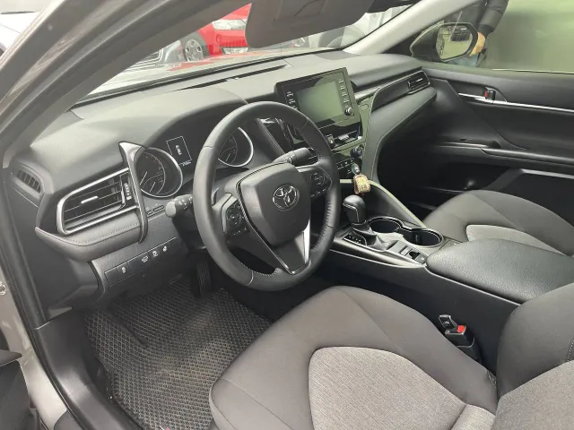 Toyota Camry - фото 2