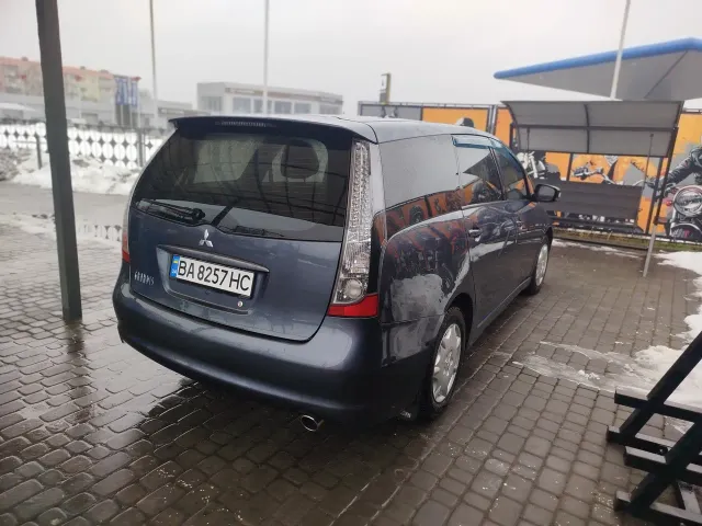 Mitsubishi Grandis - фото 1