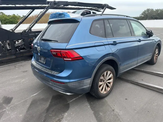 Volkswagen Tiguan - фото 1