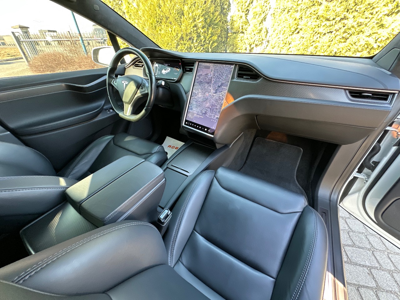 Tesla Model X - фото 8