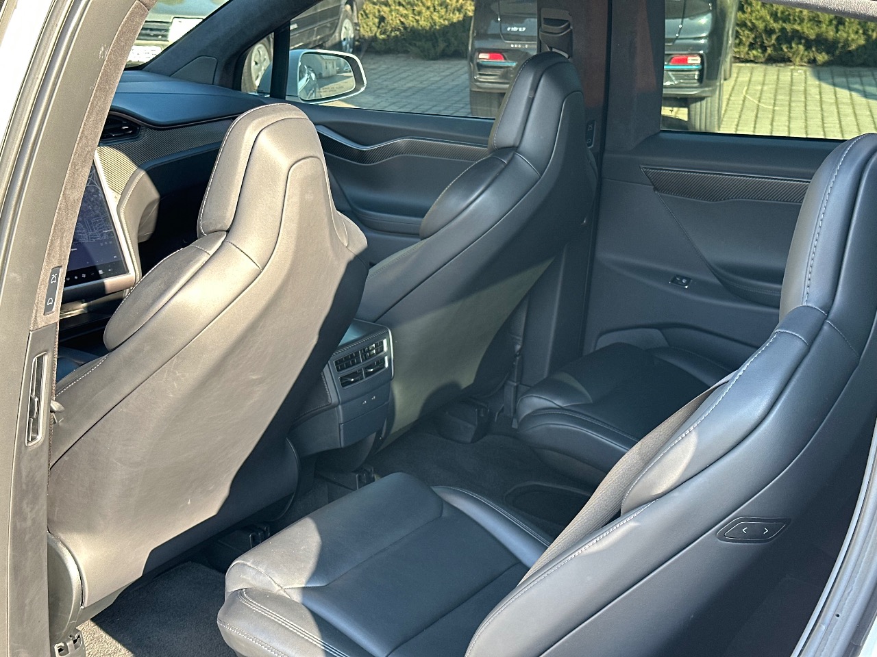 Tesla Model X - фото 25