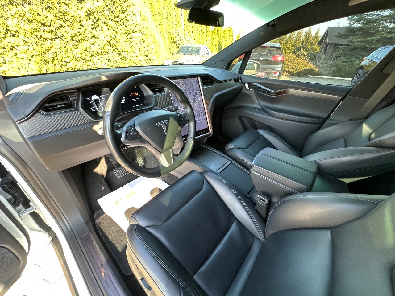 Tesla Model X - фото 1