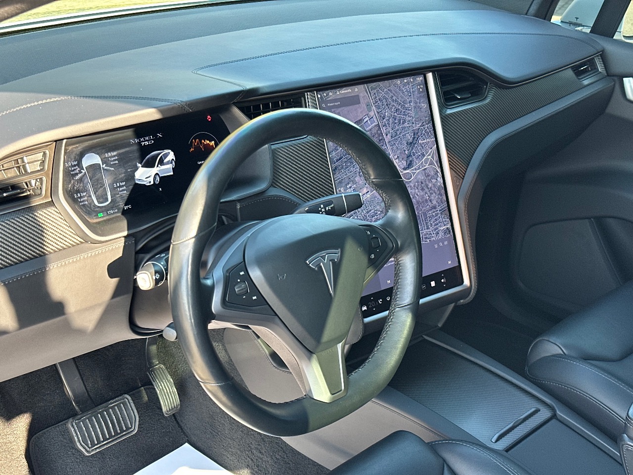 Tesla Model X - фото 12