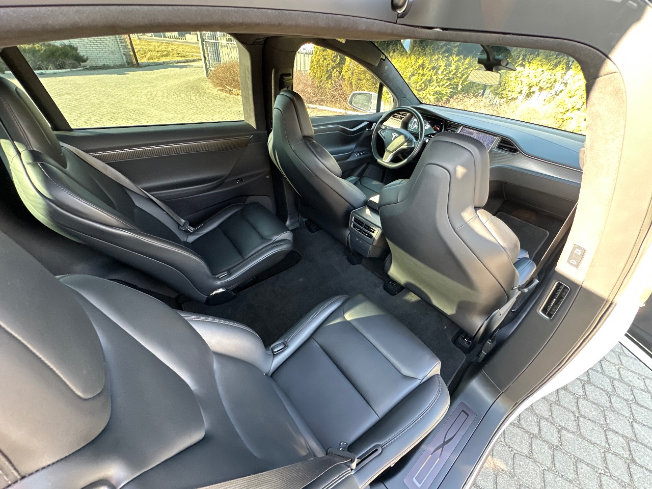 Tesla Model X - фото 11