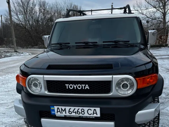 Toyota FJ Cruiser - фото 1