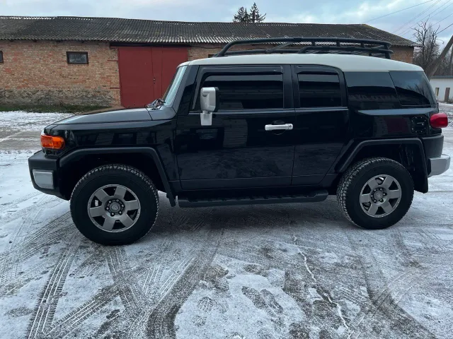 Toyota FJ Cruiser - фото 3