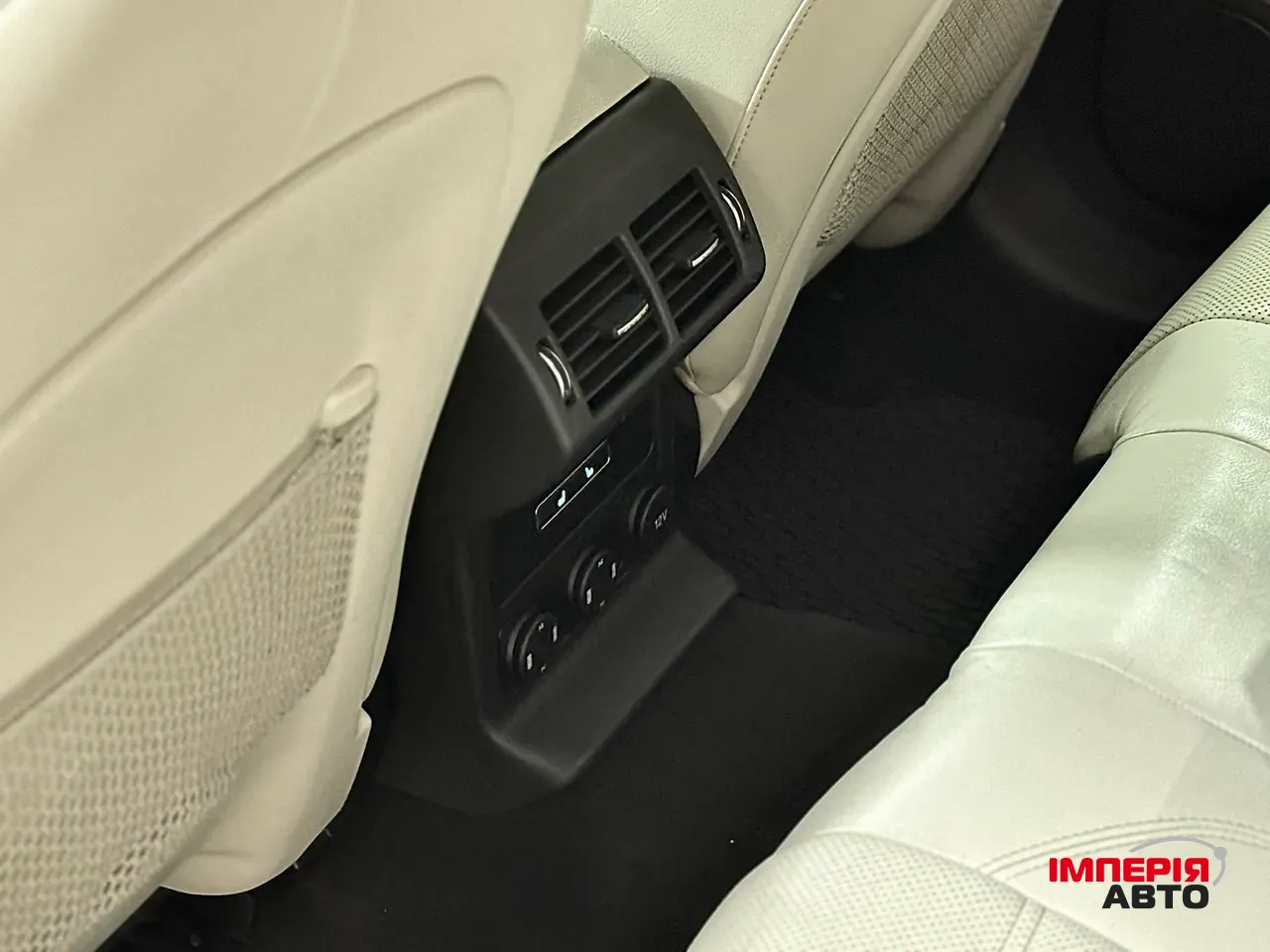 Jaguar F-Pace - фото 21