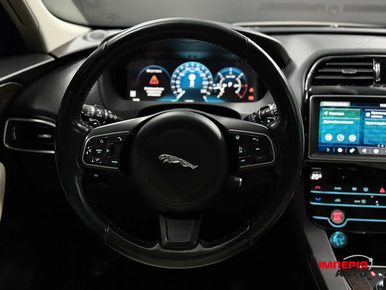 Jaguar F-Pace - фото 23