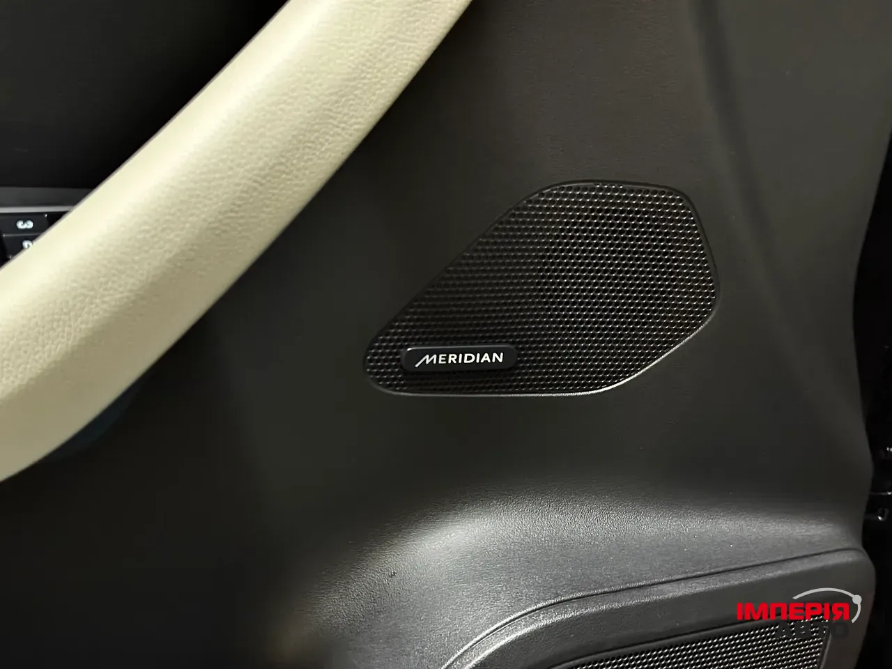 Jaguar F-Pace - фото 16