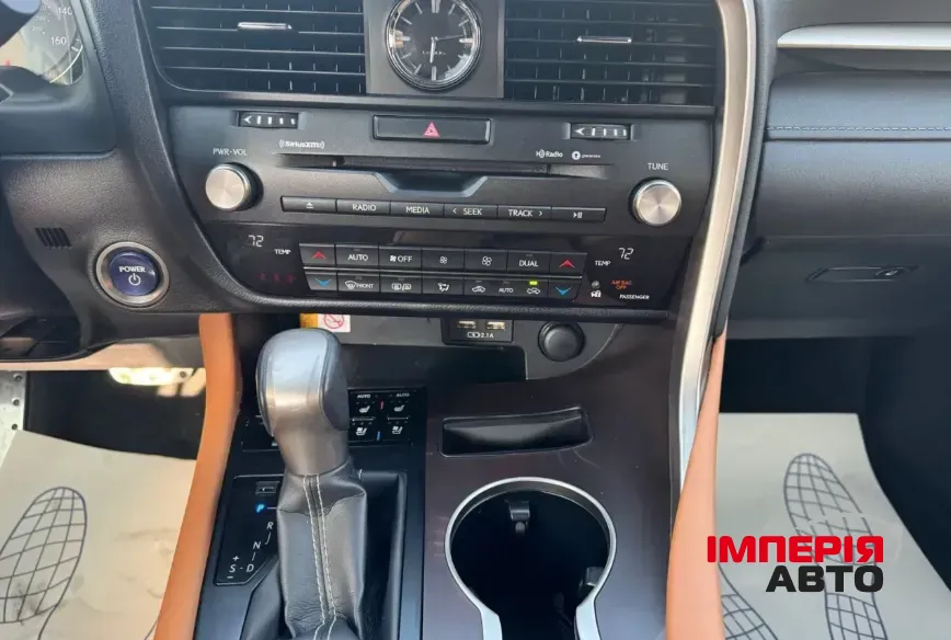 Lexus RX - фото 7