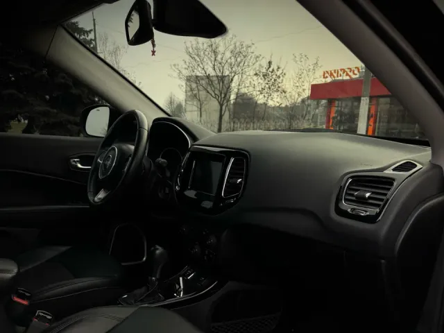 Jeep Compass - фото 3