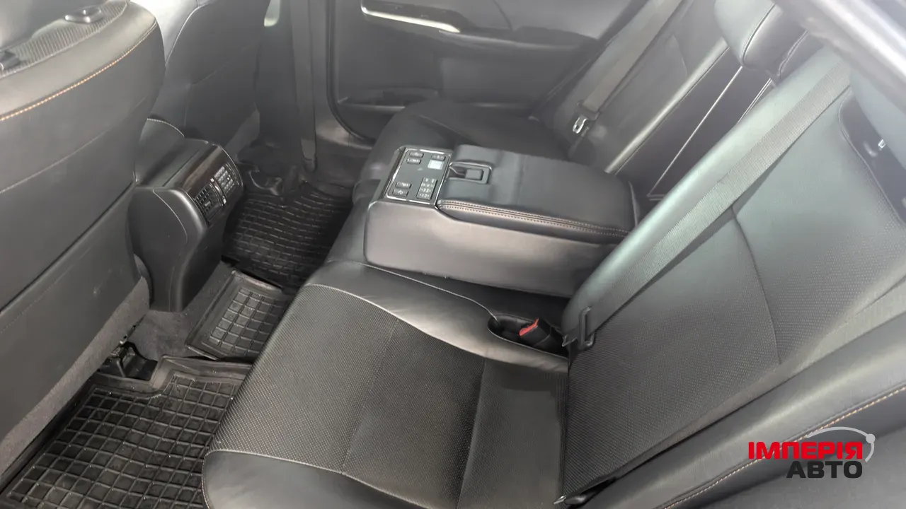 Toyota Camry - фото 5