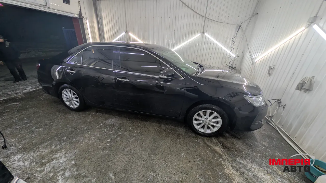 Toyota Camry - фото 1