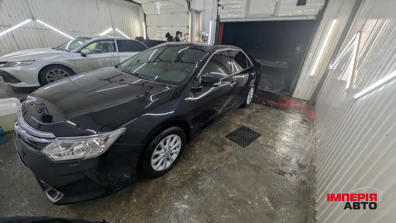 Toyota Camry - фото 2