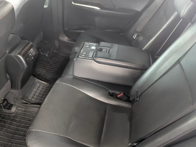 Toyota Camry - фото 5
