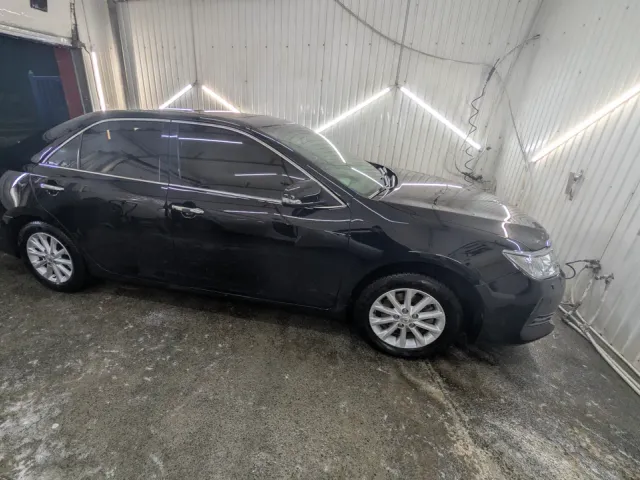 Toyota Camry - фото 1