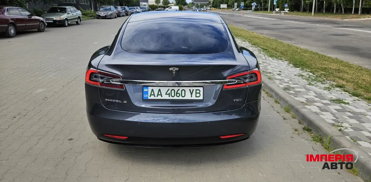 Tesla Model S - фото 7