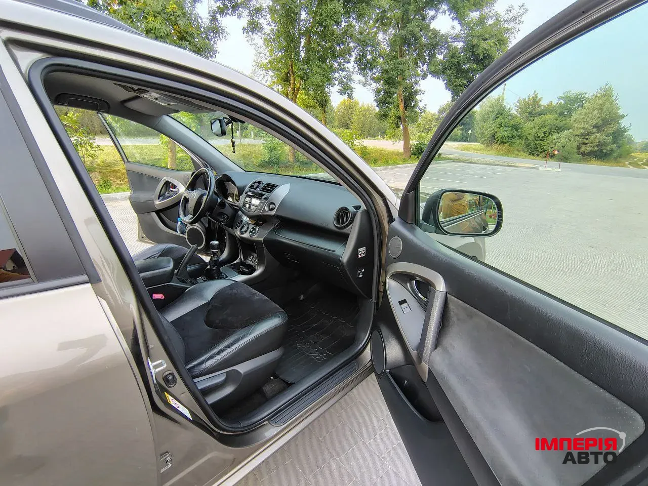 Toyota RAV4 - фото 8