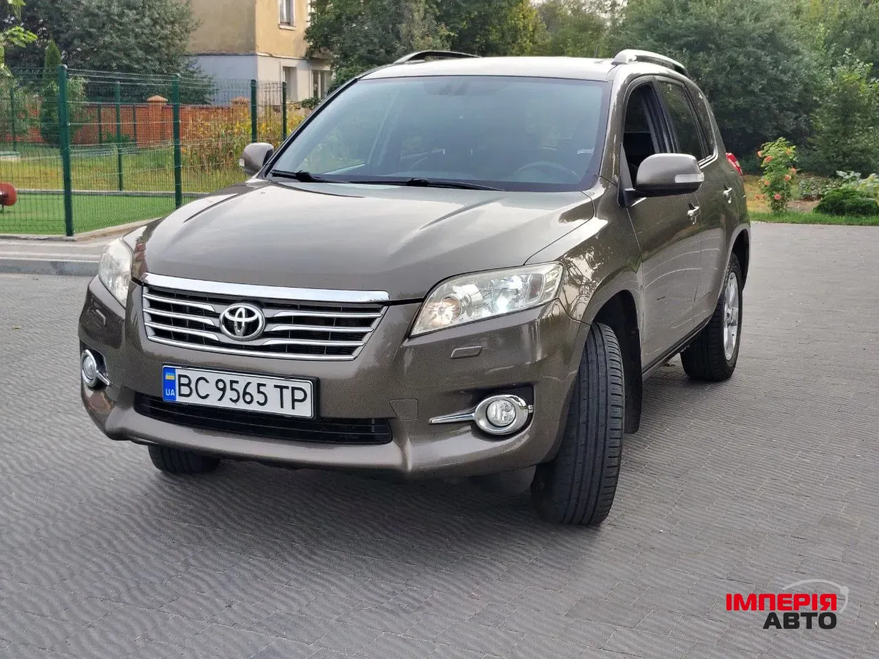 Toyota RAV4 - фото 2